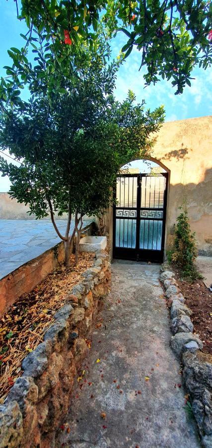 Traditional Hillside Cottage غيتيو المظهر الخارجي الصورة